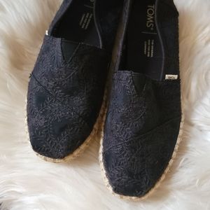 Black Tom's Vine Embroidery Size 7